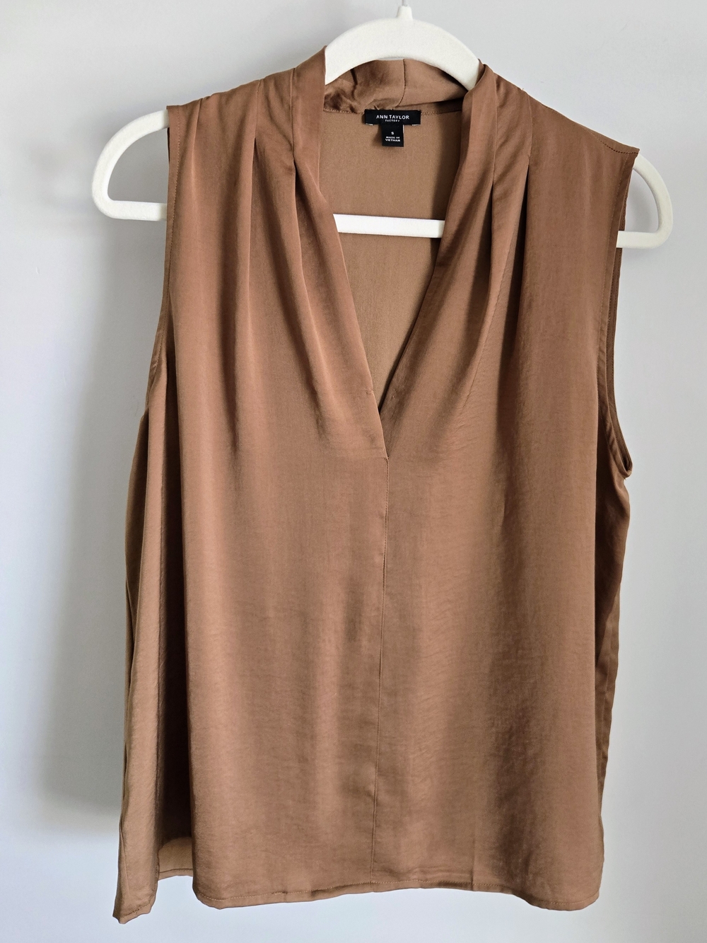 Banana Republic Sleeveless V-Neck Blouse Camel Brown Size S Career To Evening